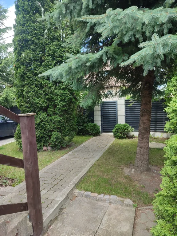 Дом с камином, красивой беседкой  большой территорией недалеко от моря