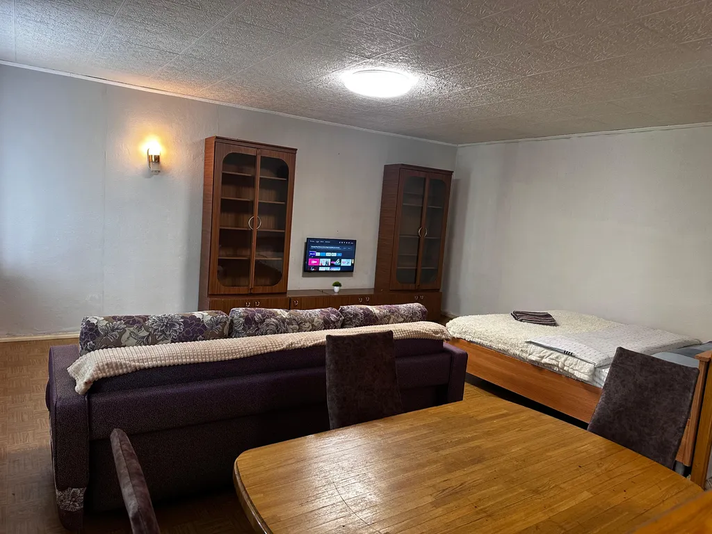 Просторная студия рядом с платиной ареной и прудами