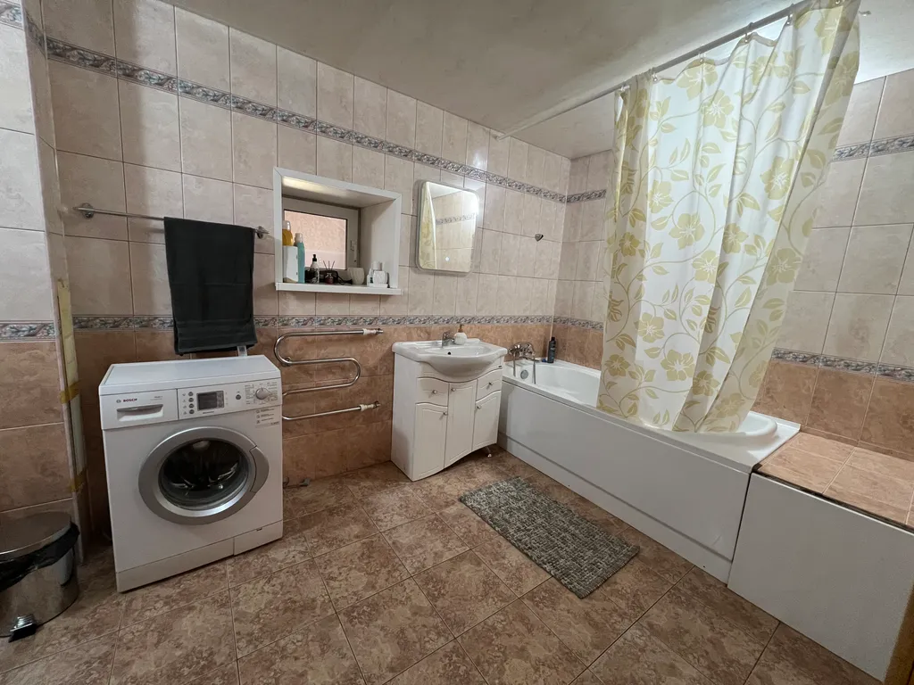 Уютный большой коттедж в живописном, тихом месте рядом с городом