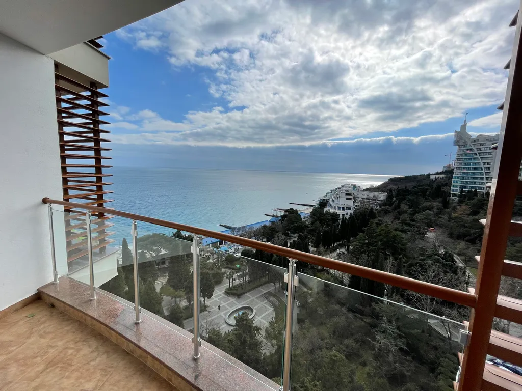 Большая квартира в центре ЖК Лотос с видом на море и горы