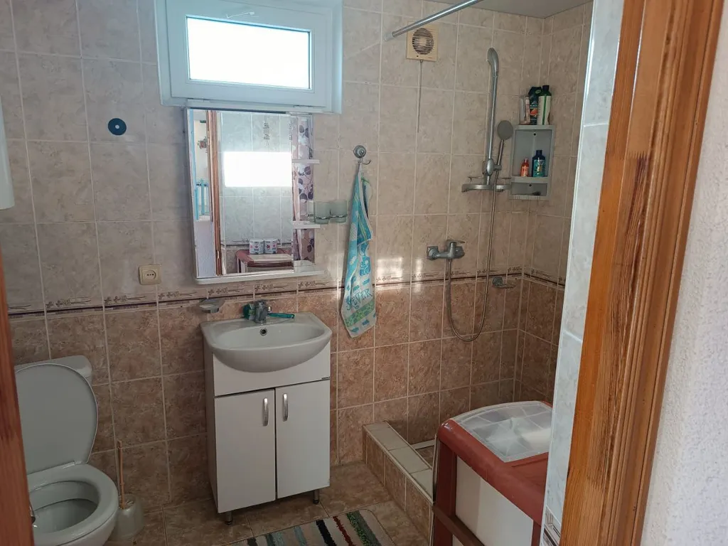 Комната на троих человек с видом на море