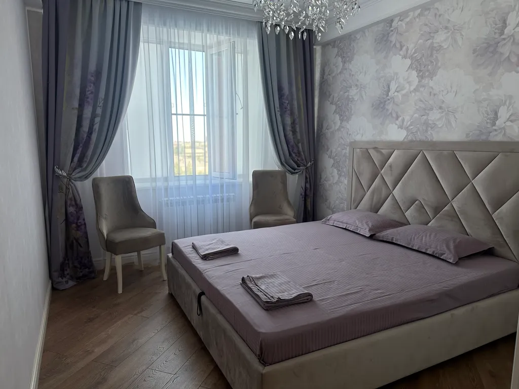 Трёхкомнатная квартира с дизайнерским ремонтом — аренда посуточно в Каспийск