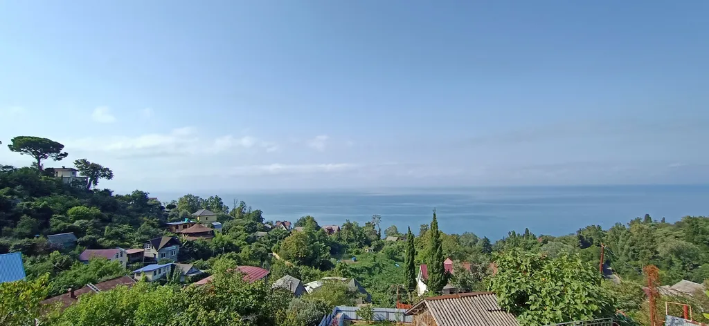 Коттедж с видом на море среди садов — аренда посуточно в Хоста