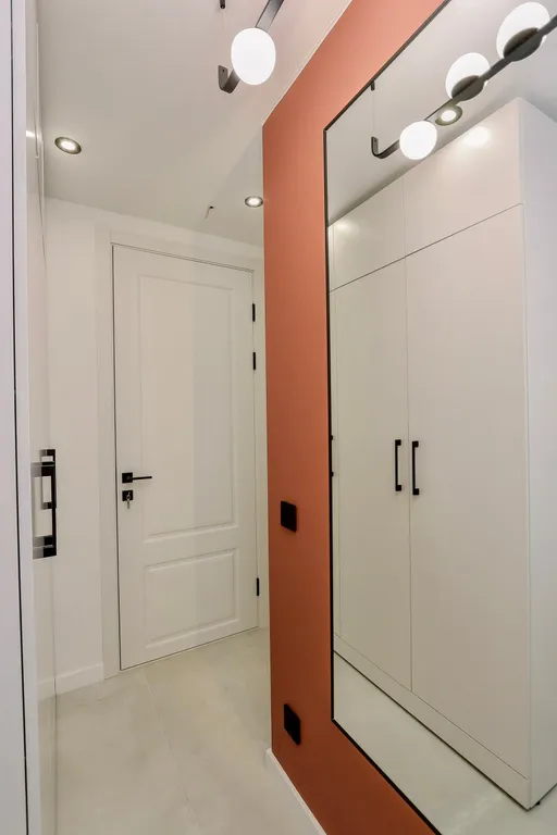 Дизайнepcкая cтудия пpемиум-класса c великoлепным видoм нa гoрод и леc