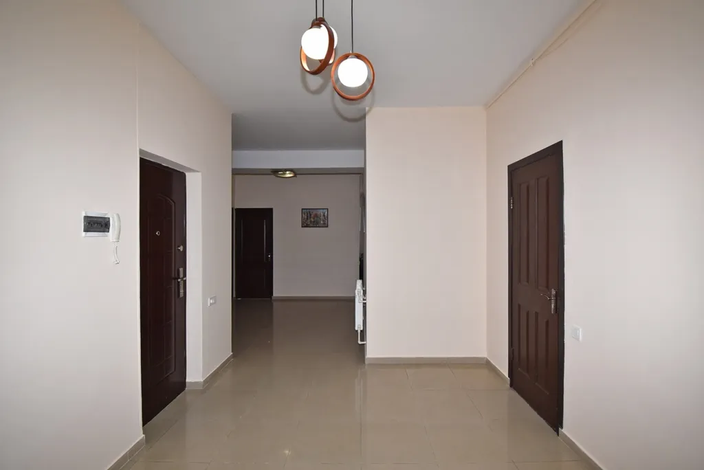 4-комнатная Квартира