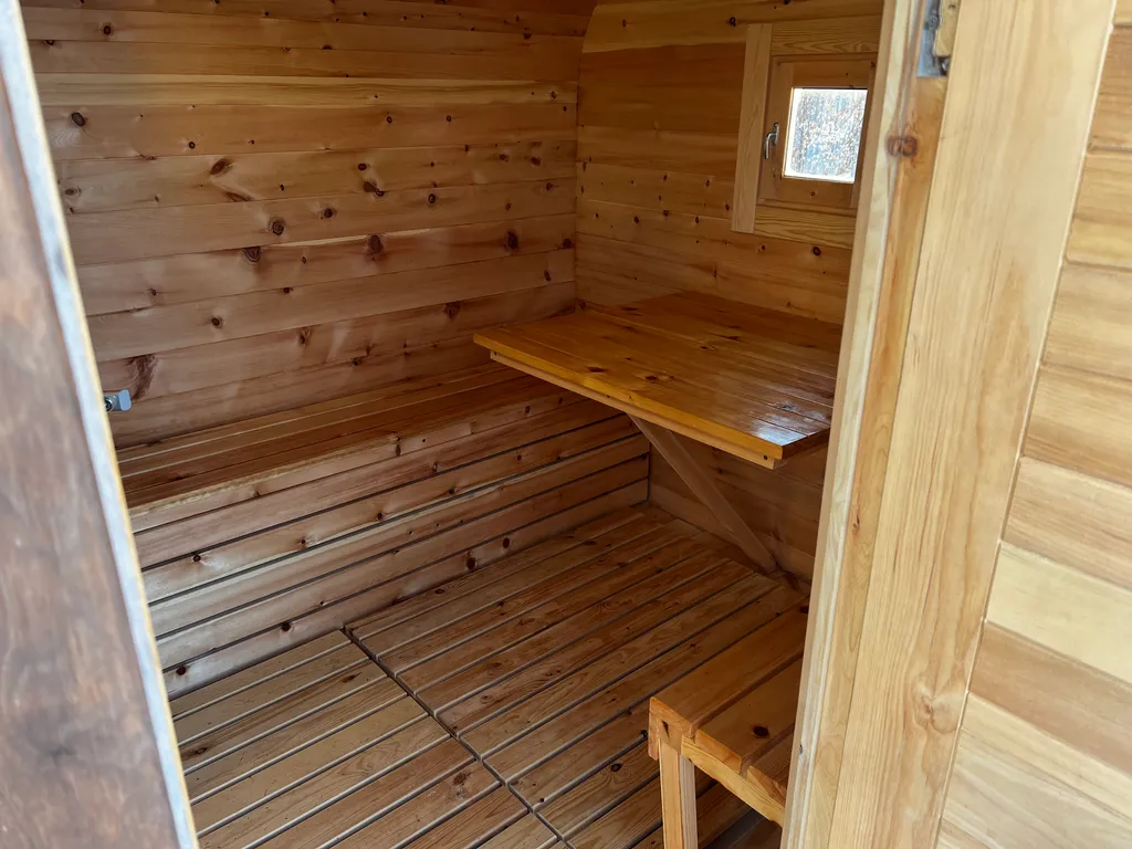 Дом возле горячих источников