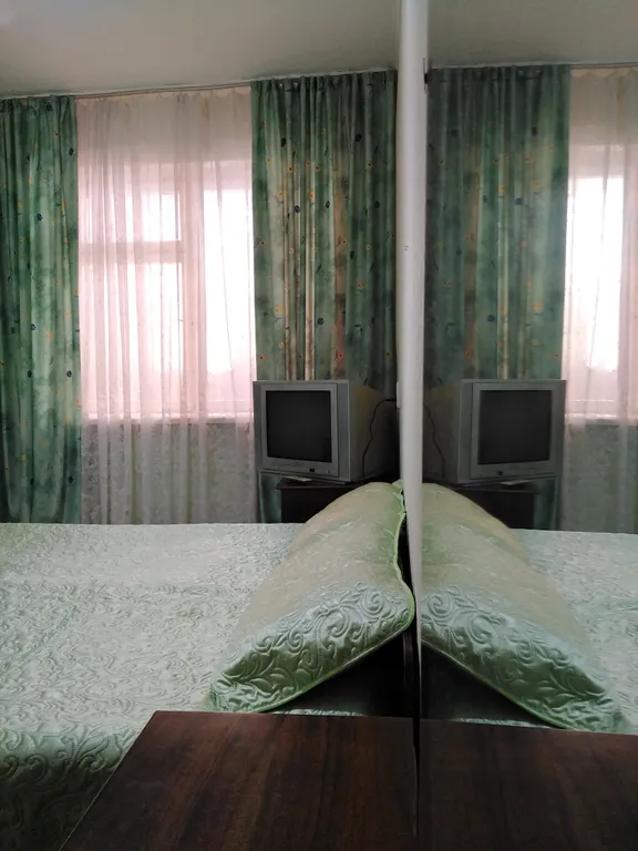 рядом море, песчаный пляж, яхт-клуб