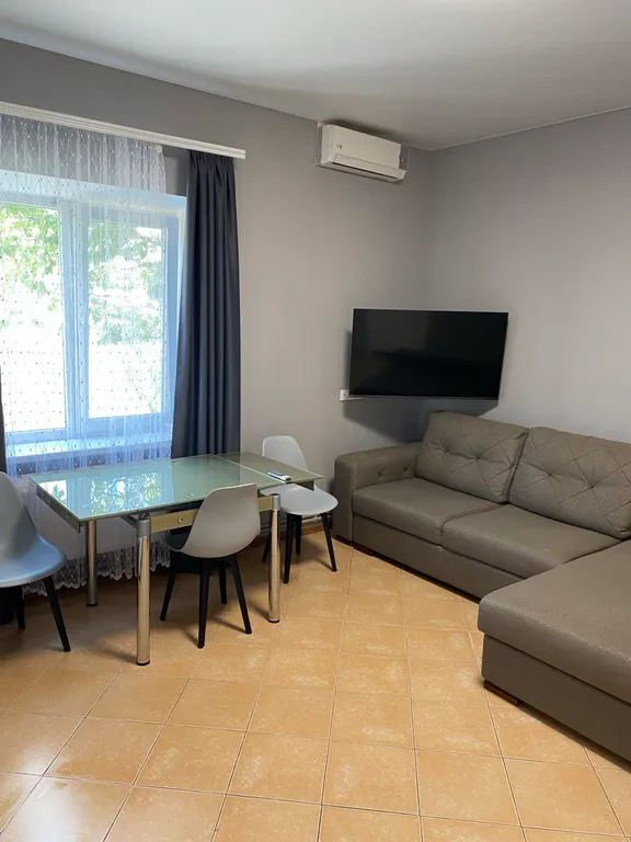 Половина дома на первом этаже с отдельным входом