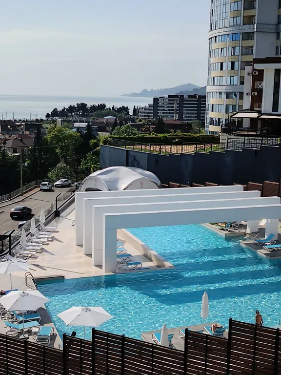 Квартира с 2 отдельными спальнями и кухней-гостинной недалеко от моря