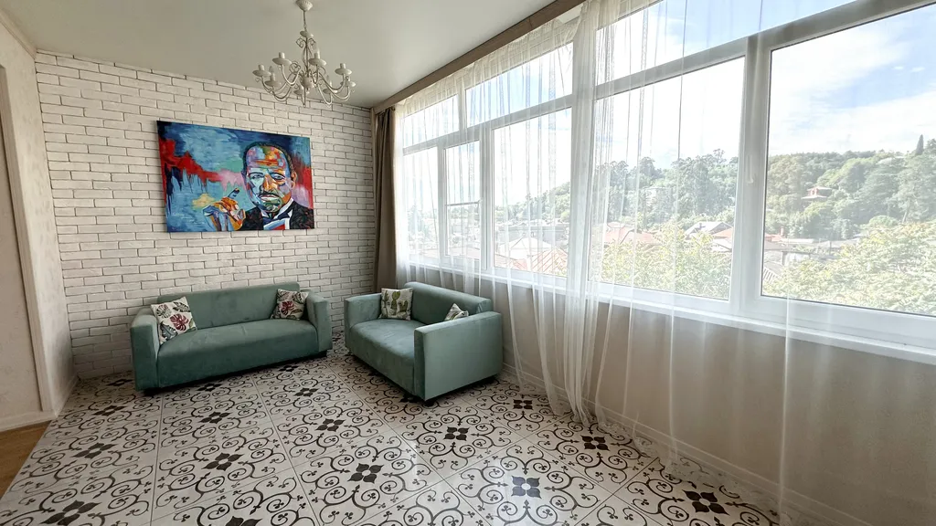 Светлая и просторная квартира в центре города Сухум — аренда посуточно в Сухум