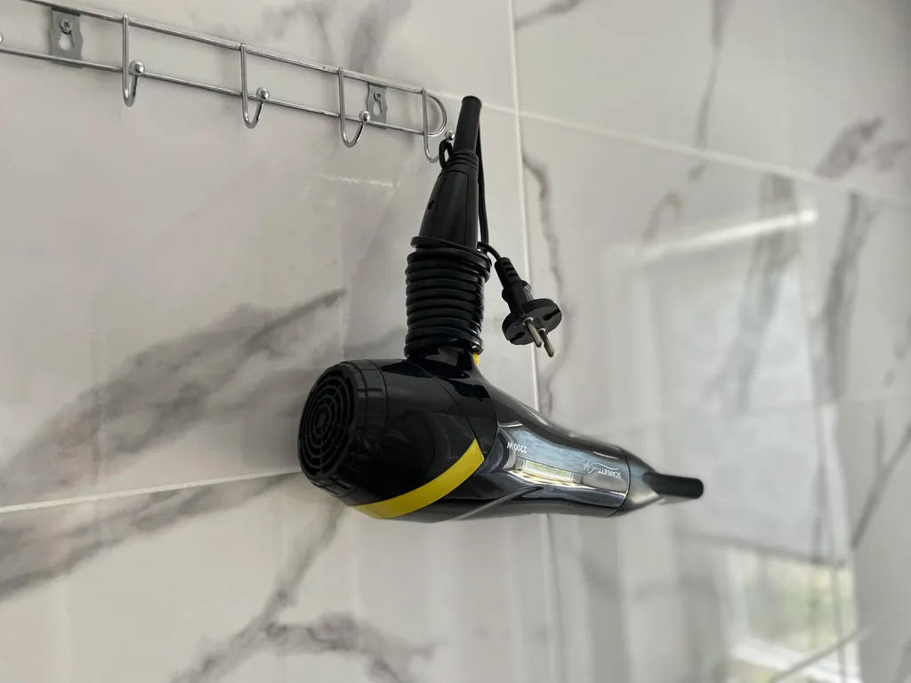 Светлая студия с двориком и парковкой