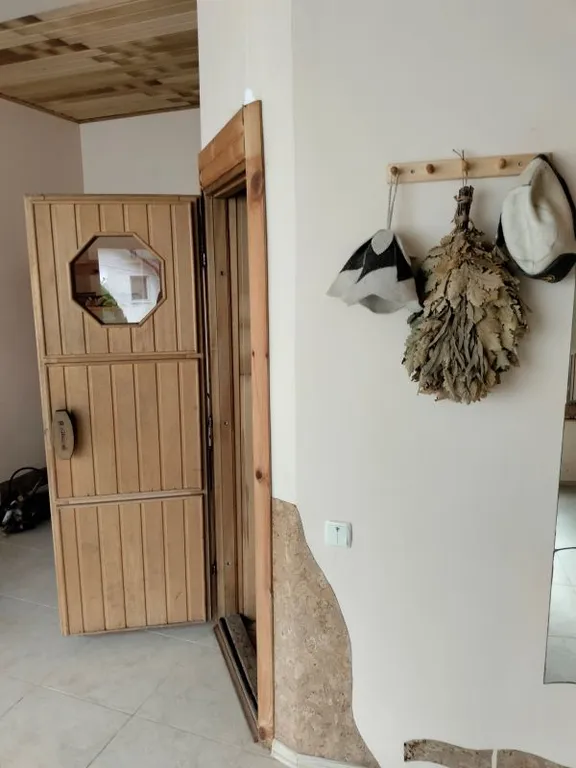 Уютный дом для большой семьи или компании в окружение сада