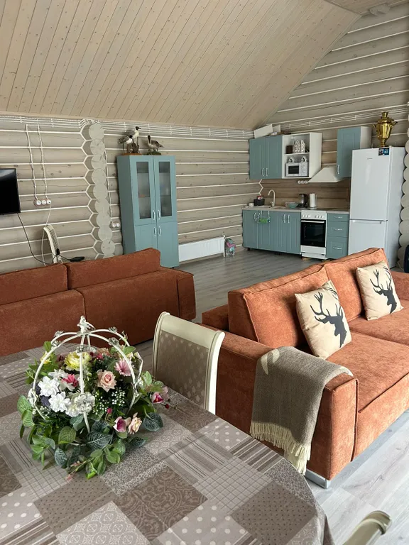 Уютный дом из кедра на берегу реки Волга