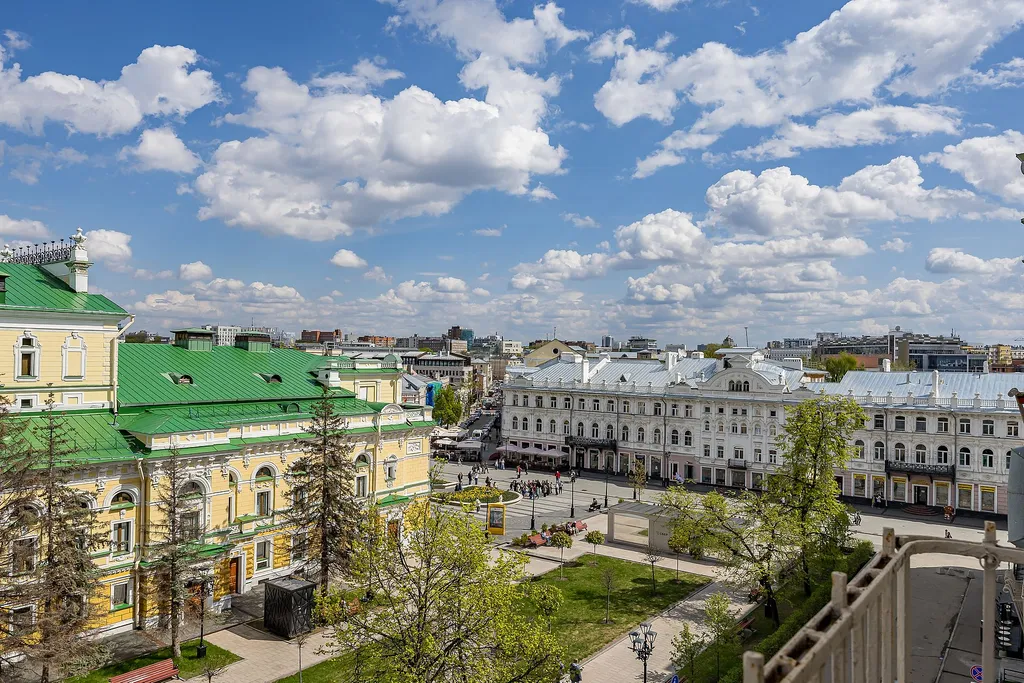 Квартира Квартира у Кремля с балконом и видом на пешеходную Покровскую и театр — Нижний Новгород