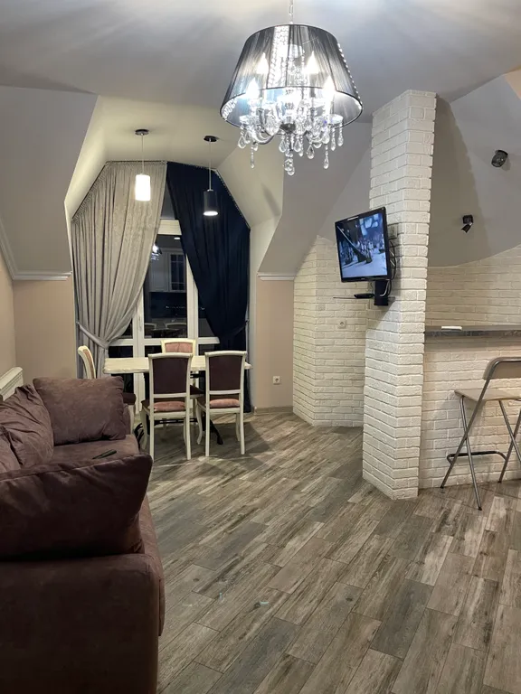 Квартира с видом на горы, в центре города