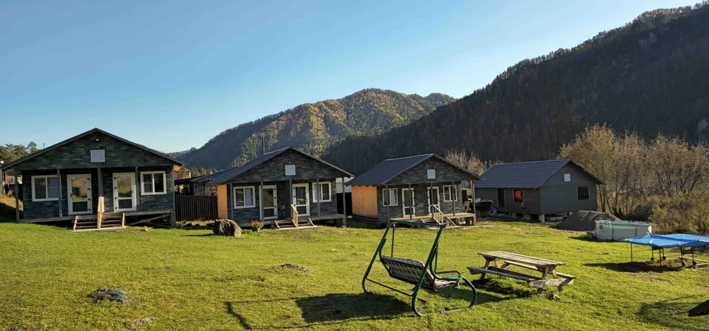 Домик с видом на горы 2