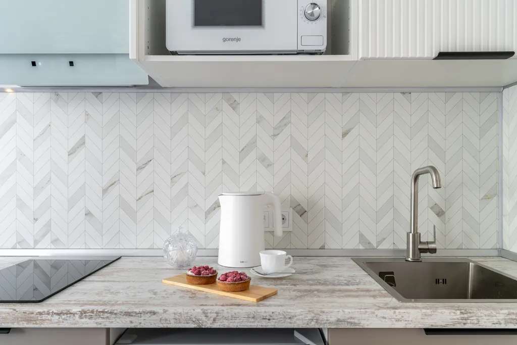 Современная и уютная студия с балконом