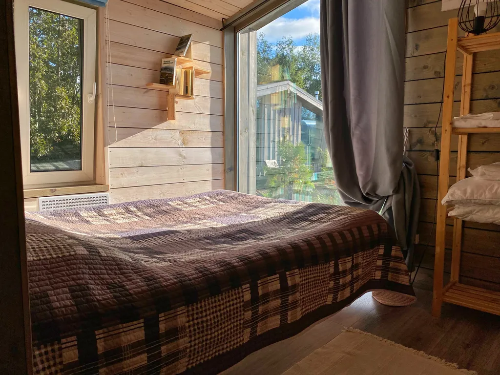 Коттедж с камином и большой террасой