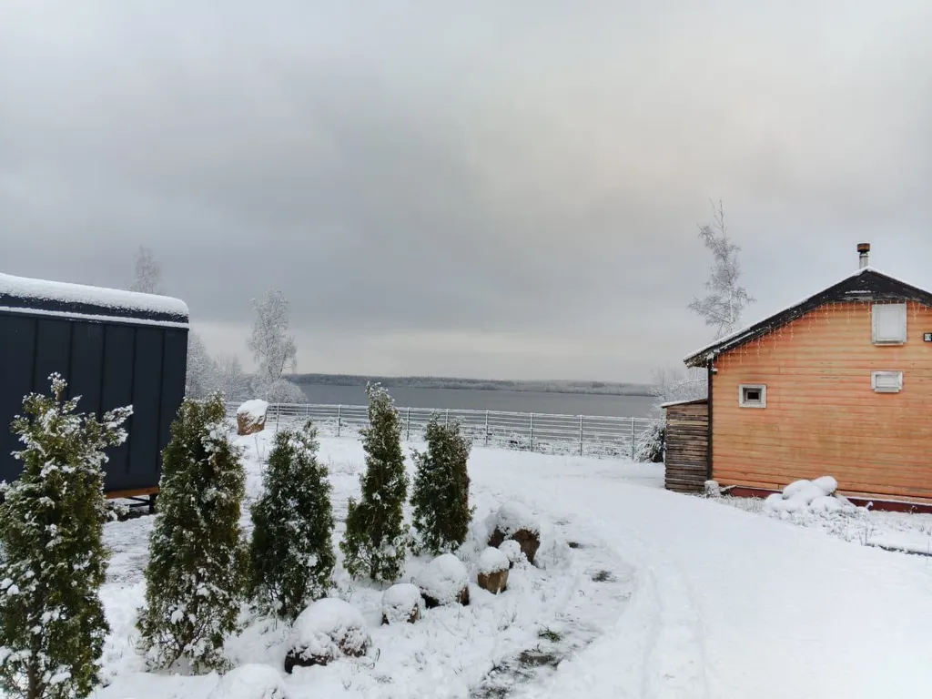 Коттедж Отдельностоящий дом с верандой и видом на озеро — Мичуринское