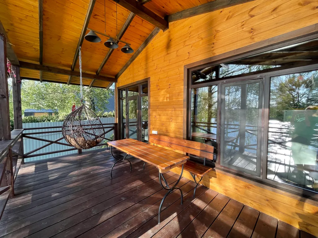 Дом на берегу озера