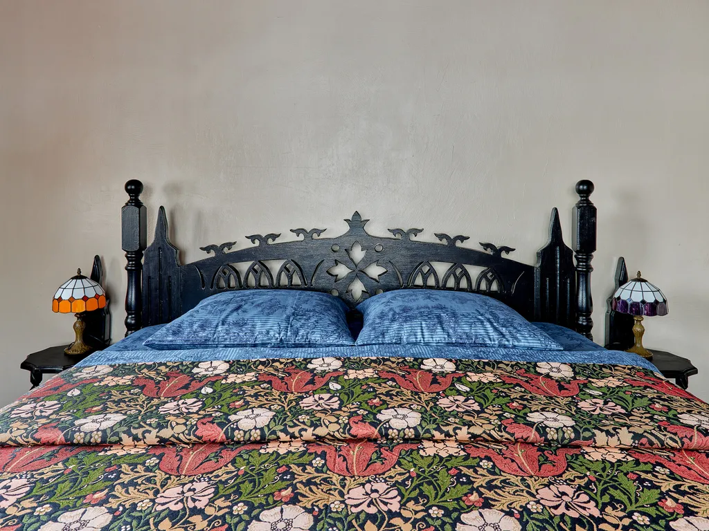 Готический замок Гранат Альдога