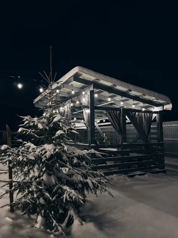 Домик в шалаше в деревне