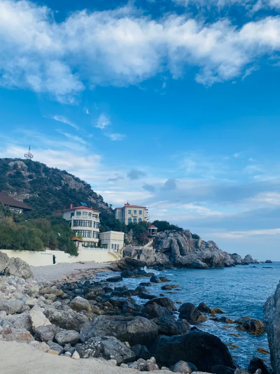 Загородный дом в можжевеловом лесу