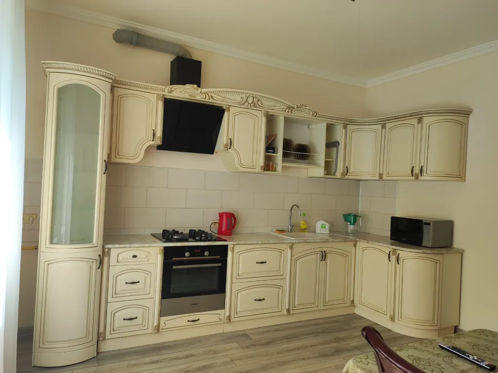 Первый этаж  дома с видом на горы и лес