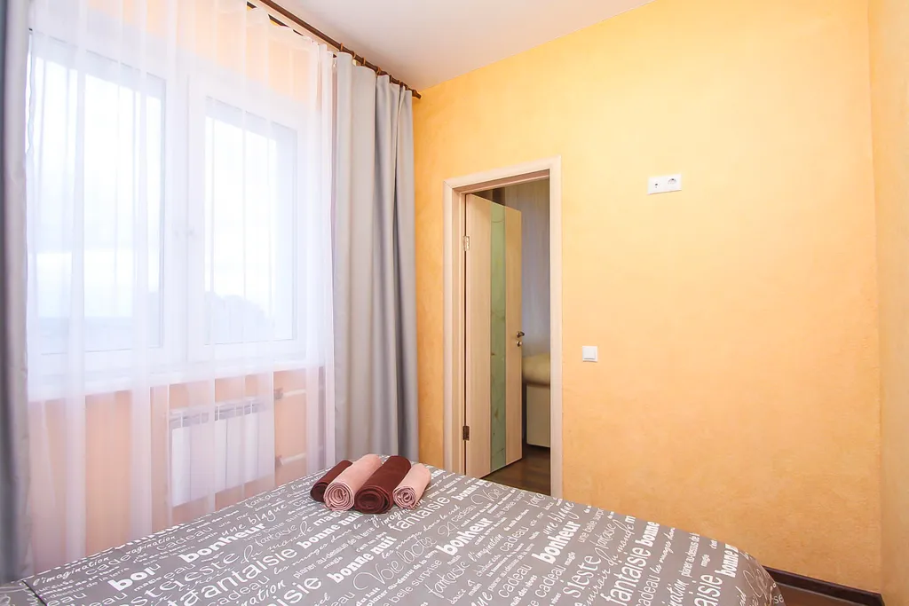 2 комнатная квартира возле тц Аура