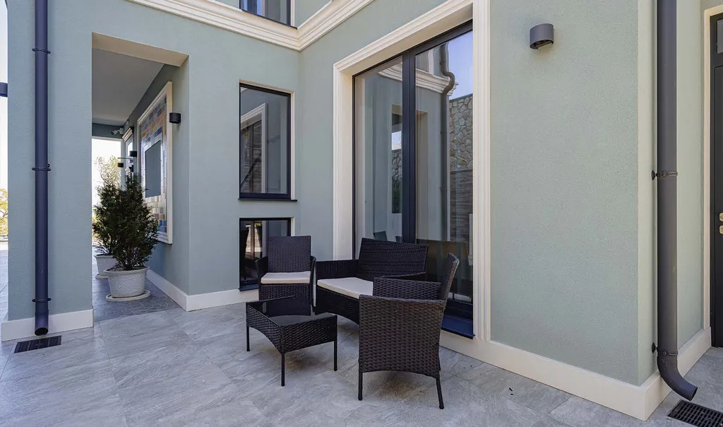 Полулюкс с отдельным входом и террасой