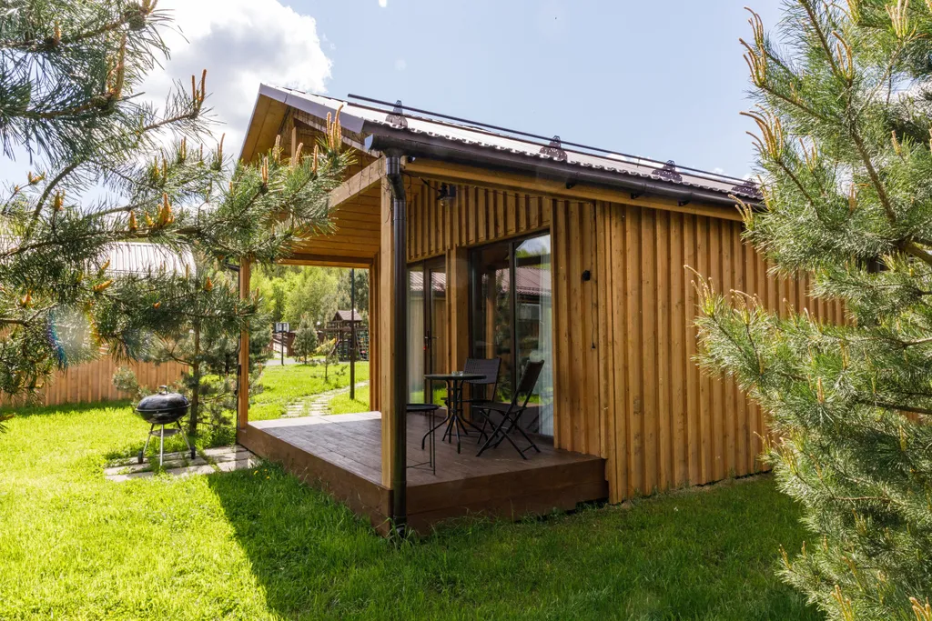 Уютный коттедж в лесу у пруда