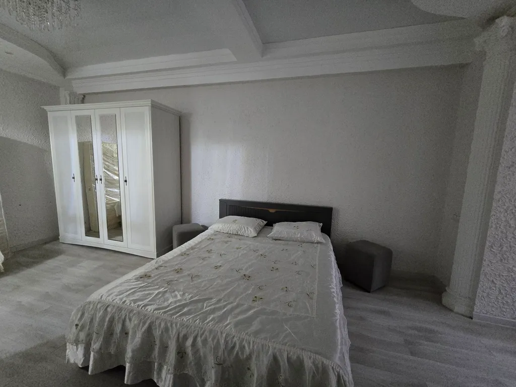 Уютная квартира-студия в новостройке в самом центре города