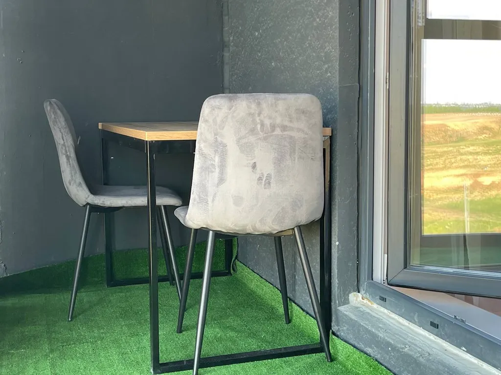 Уютная студия с видом на лес