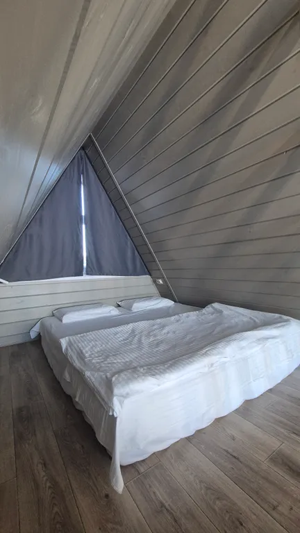 Дом в стиле A frame с чаном