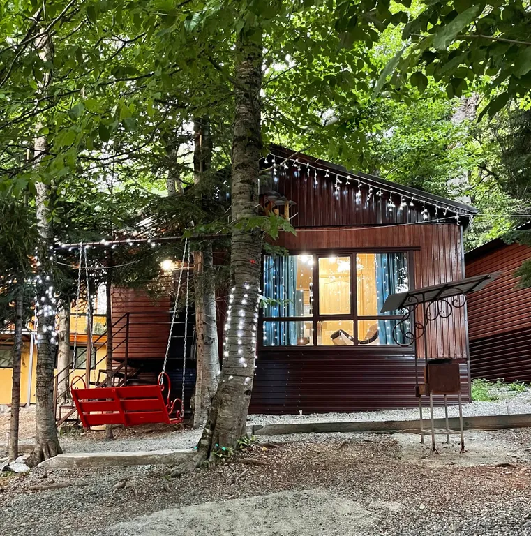 Коттедж 4-х местное шале в хвойном лесном массиве — аренда посуточно в Архыз