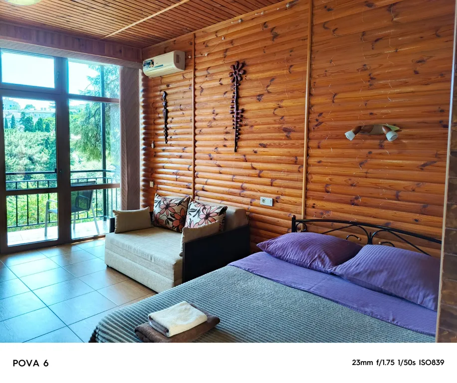 Студия с балконом и панорамными окнами