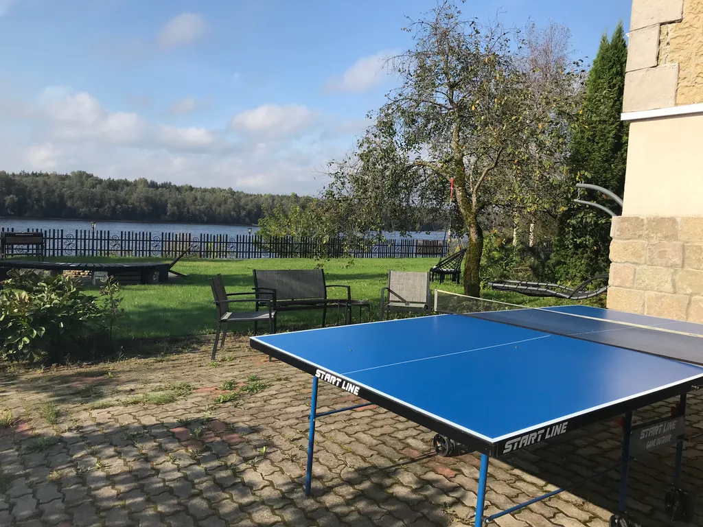 Коттедж на берегу Невы с lounge в гараже