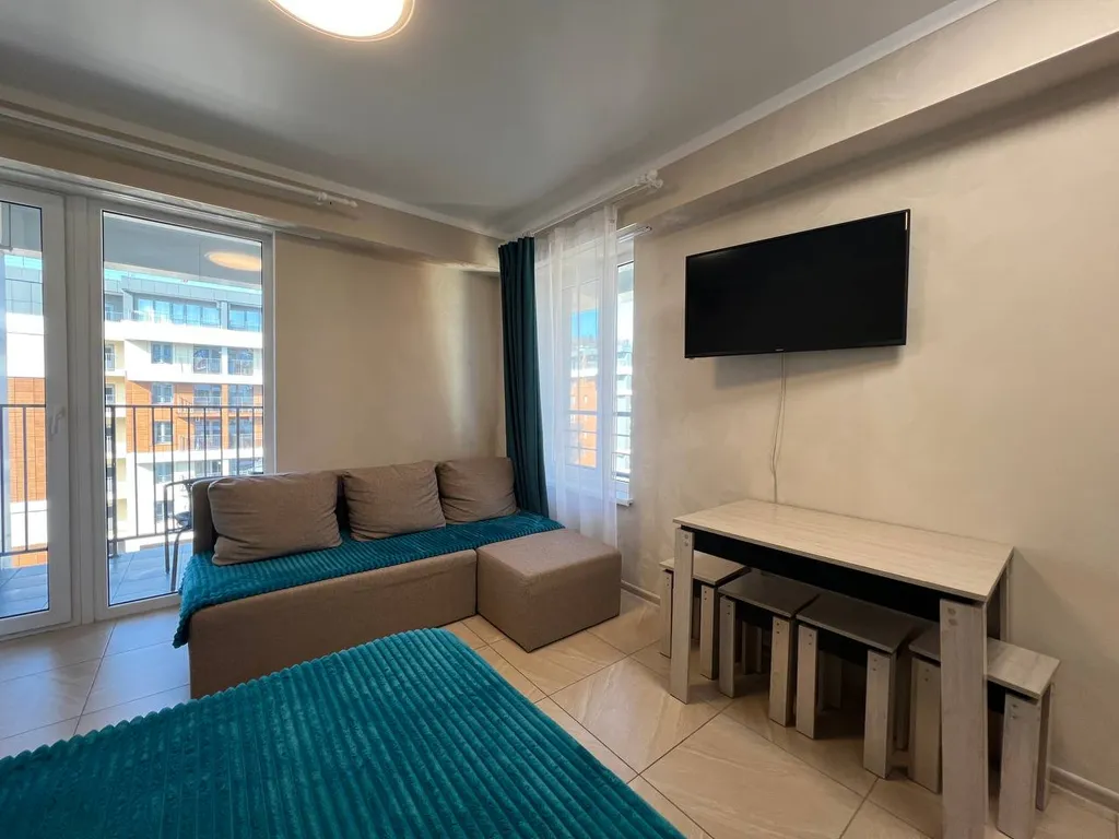 Студия с панорамными окнами и шикарным видом на море