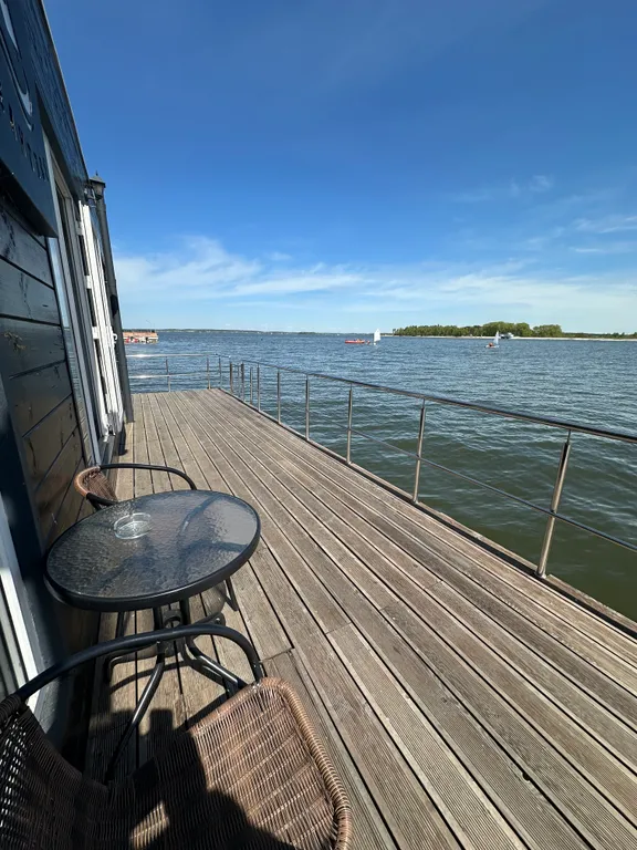 Дом на воде с баней