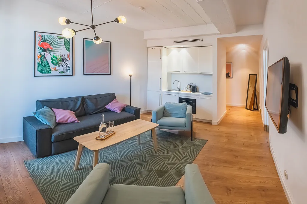 2-комнатная Квартира — аренда посуточно в Тбилиси