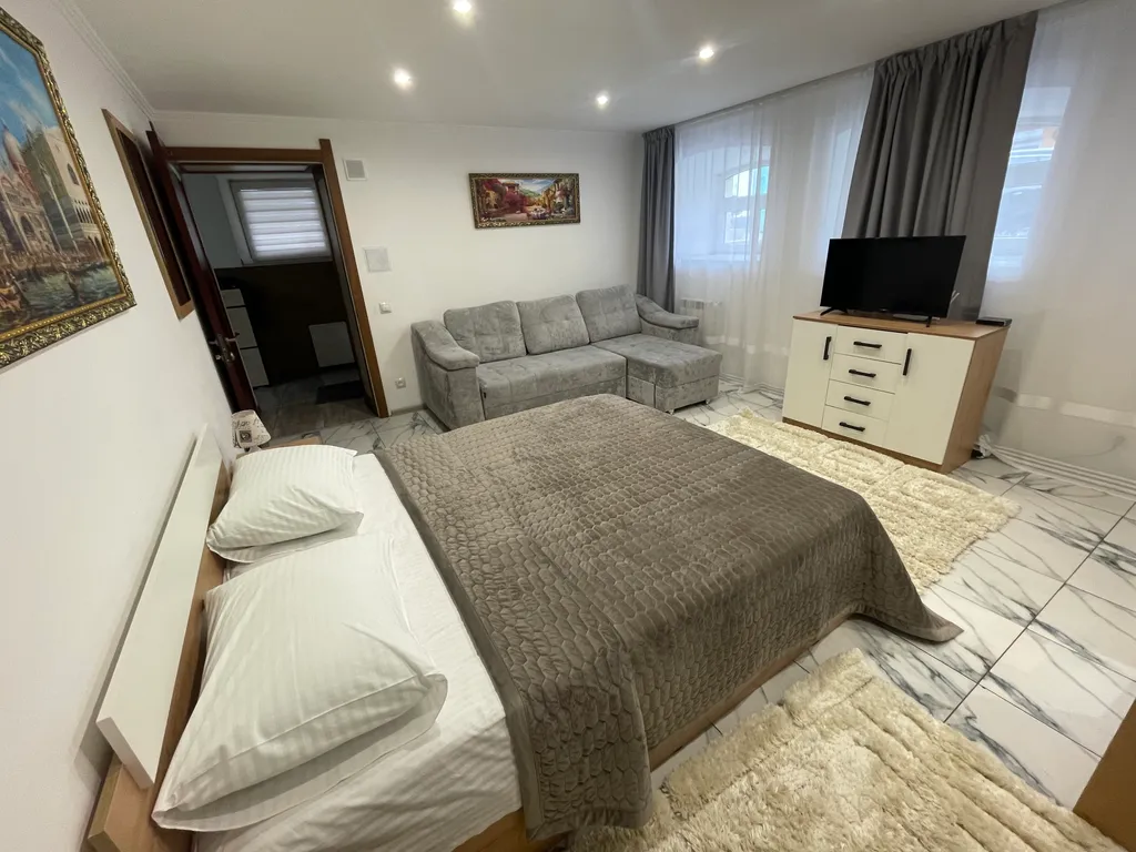 Комфортная 1-комнатная квартира в гостевом доме в самом центре — аренда посуточно в Владикавказ