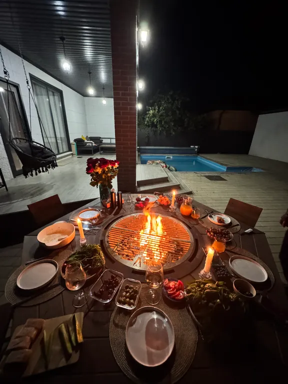 Просторный тёплый дом с верандой и гриль столом