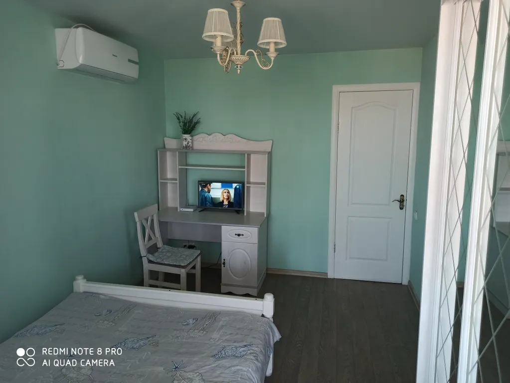 Комната с балконом и видом на море