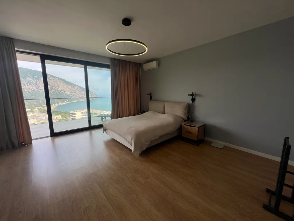 Однокомнатная комнатная с видом на море