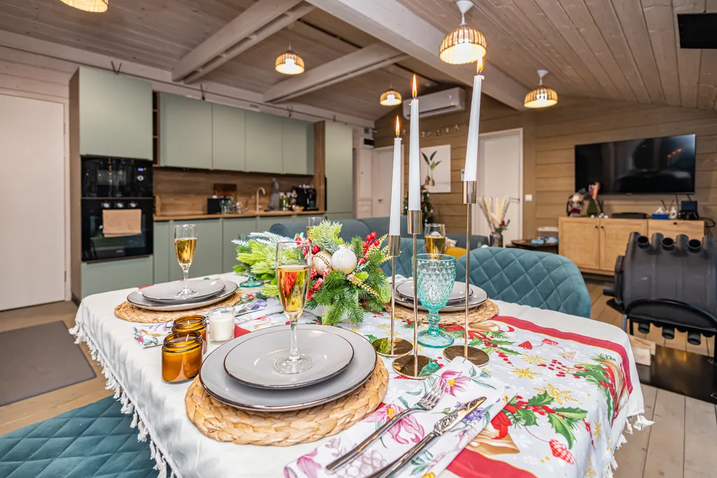 Коттедж Уютный сказочный дом в окружении леса — Алферово