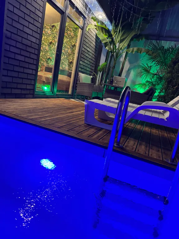 Уютный новый дом с собственным бассейном