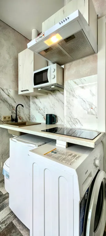 Квартира Квартира Студия с отоплением, кухней, стиралкой, балконом, парковкой, беседкой — Судак