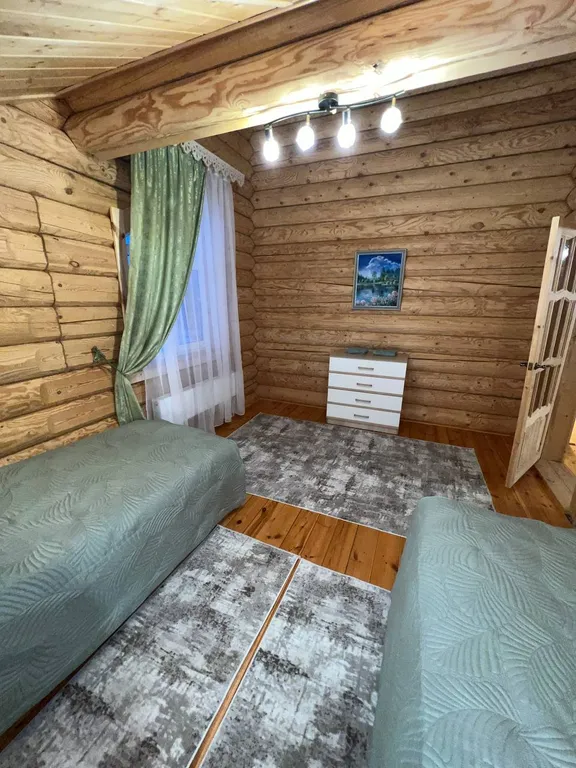 Большой коттедж на побережье озера Тосканка