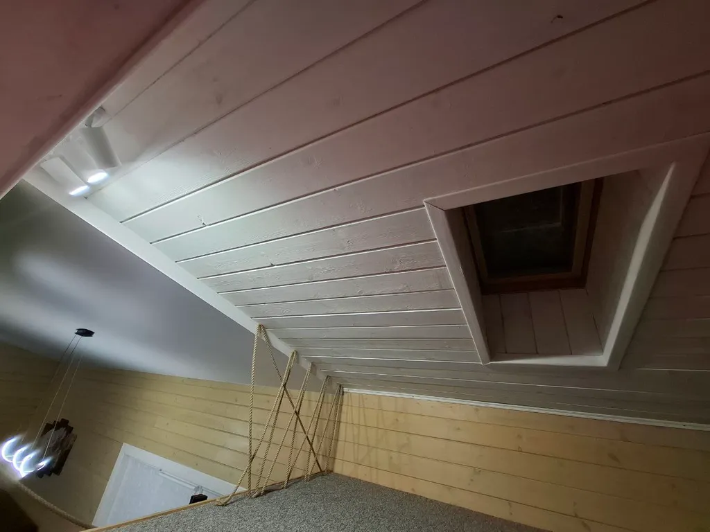 Дом с мансардой в соснах