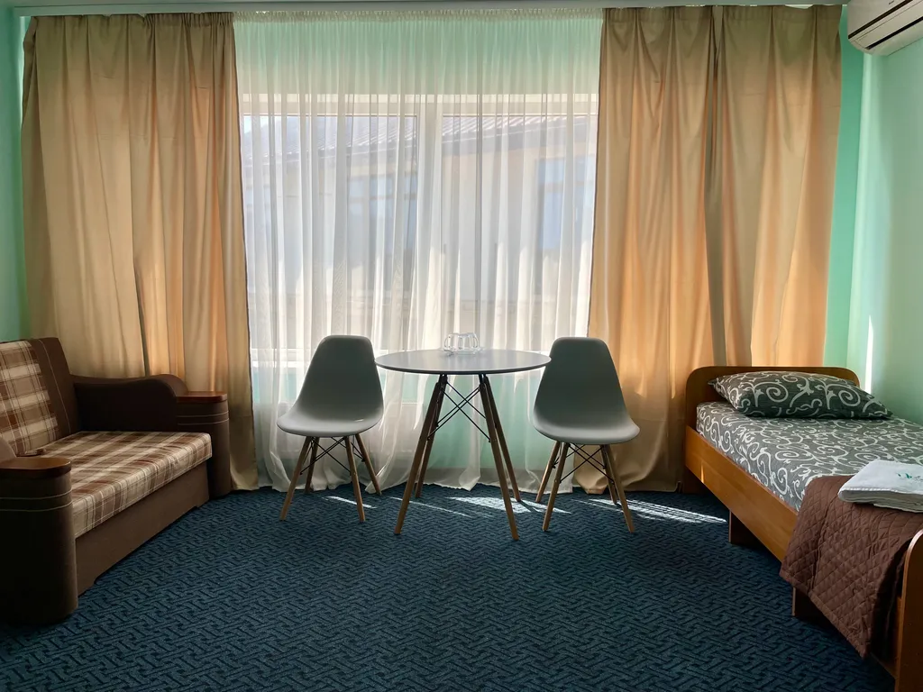 Квартира Просторный 4-х местный номер с двумя спальнями на 1-й линии — аренда посуточно в Севастополь